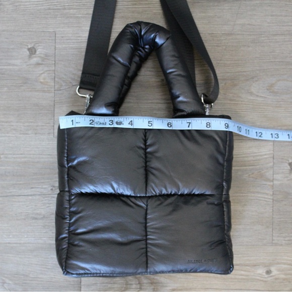 Urban Outfitters Silence + Noise black quilted mini puffer bag - Picture 7 of 7